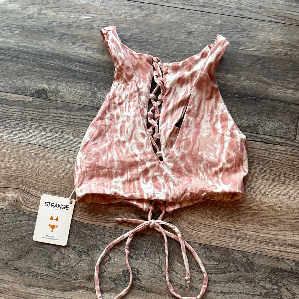 NWT Strange bikinis Tenaya top M